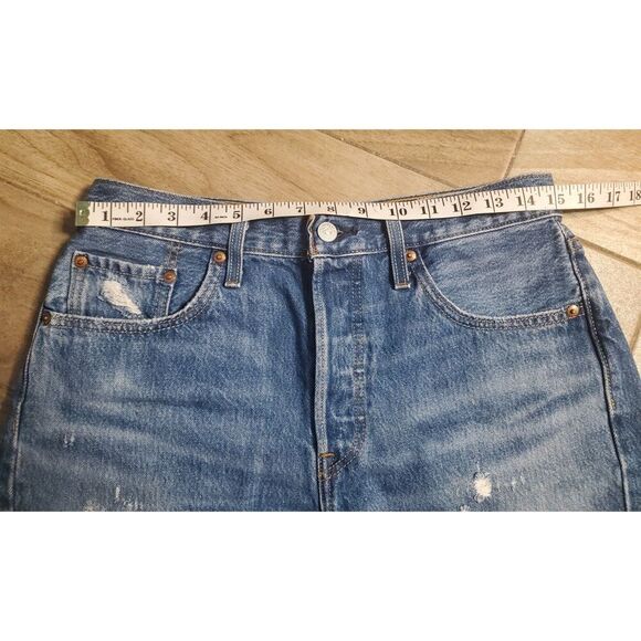 Levi's 501 Women's Distressed Denim Shorts W28 100% Cotton Boho 90s Y2K Street - Picture 4 of 10